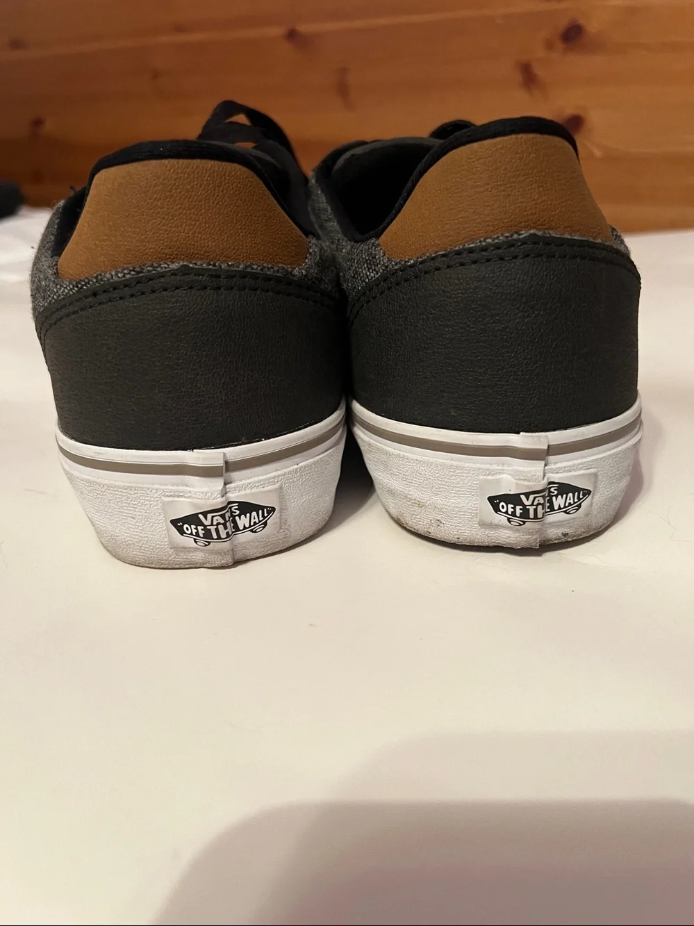 Vans Black & Gray Atwood Deluxe Low-Top Canvas Skate Sneakers Men’s Size 9